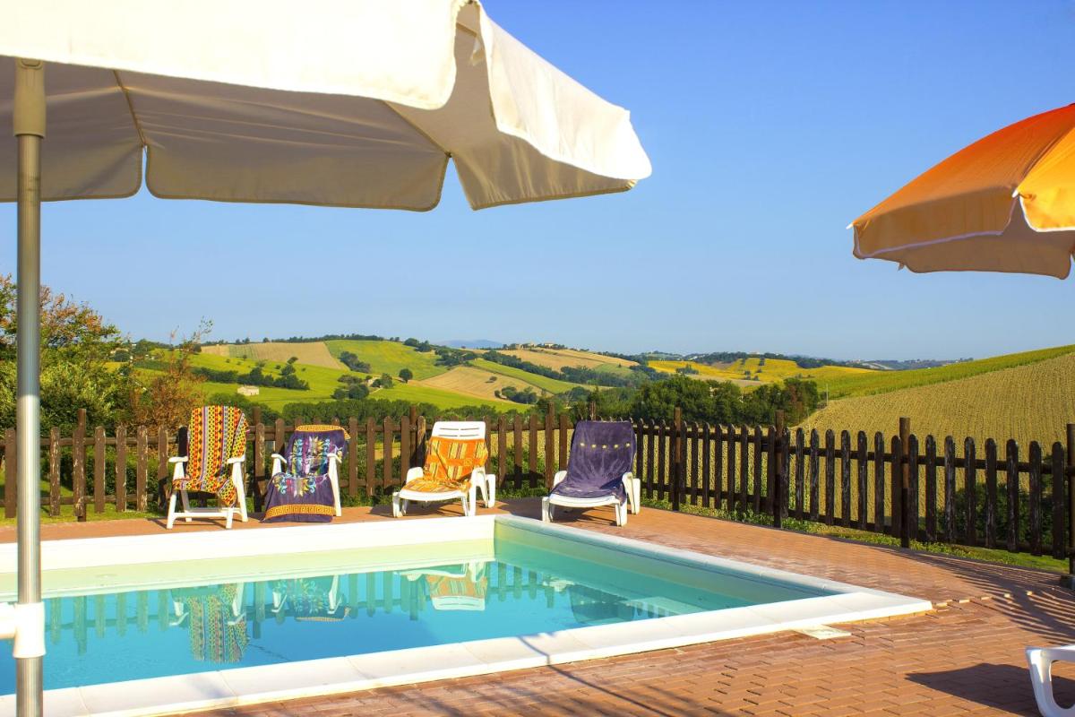 Spacious villa in Montecarotto with mountain view and pool - Housity