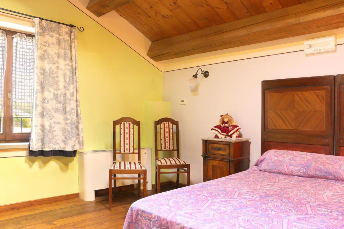 Spacious villa in Montecarotto with mountain view and pool - Housity