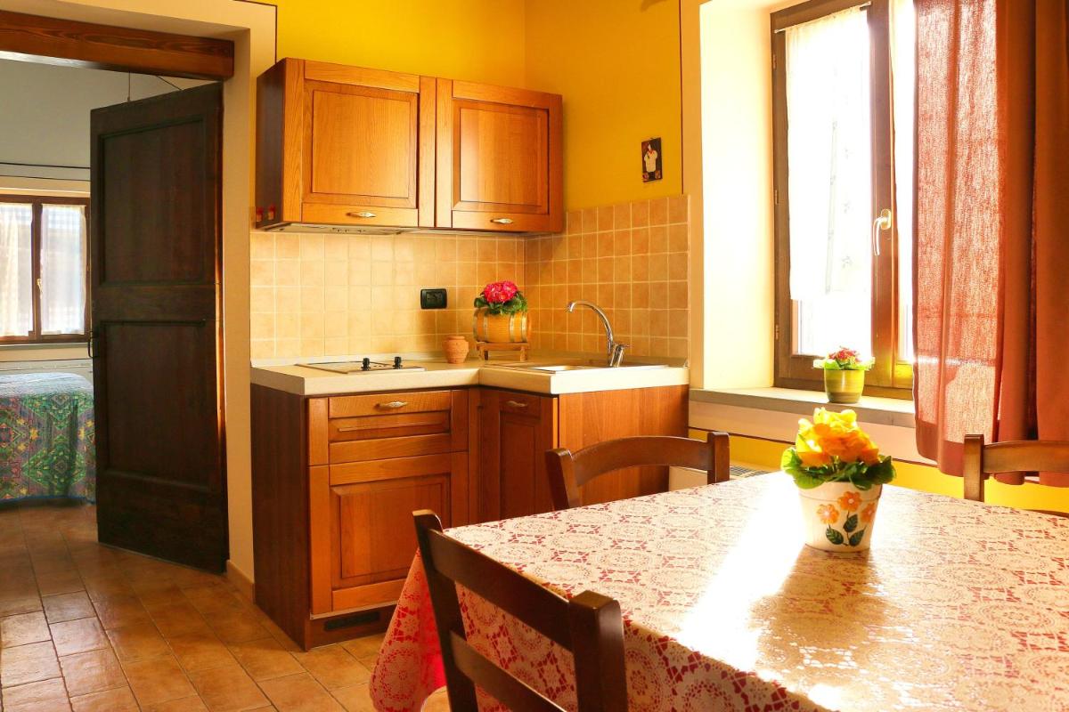 Spacious villa in Montecarotto with mountain view and pool - Housity