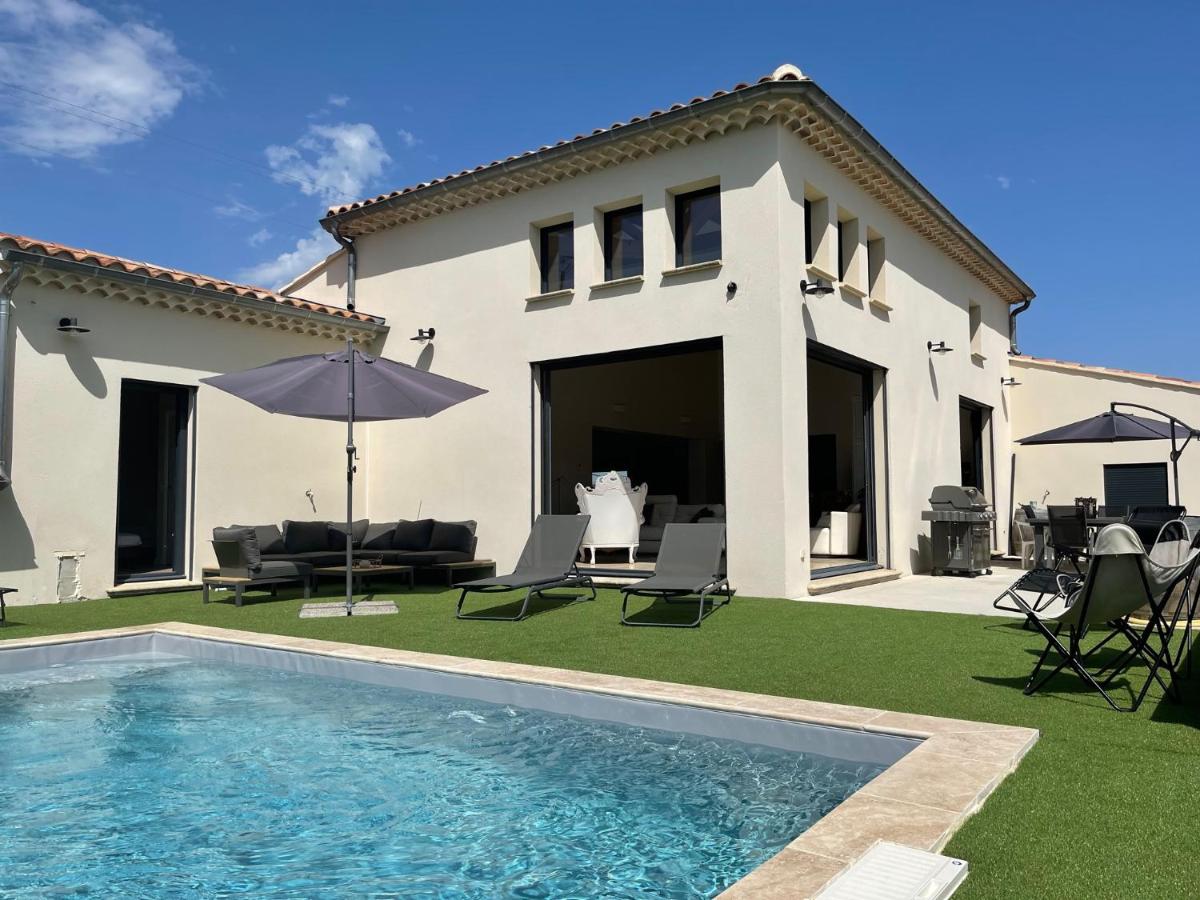 villa contemporaine - Piscine et vue panoramique au coeur des vignes de Chateauneuf du Pape - Housity