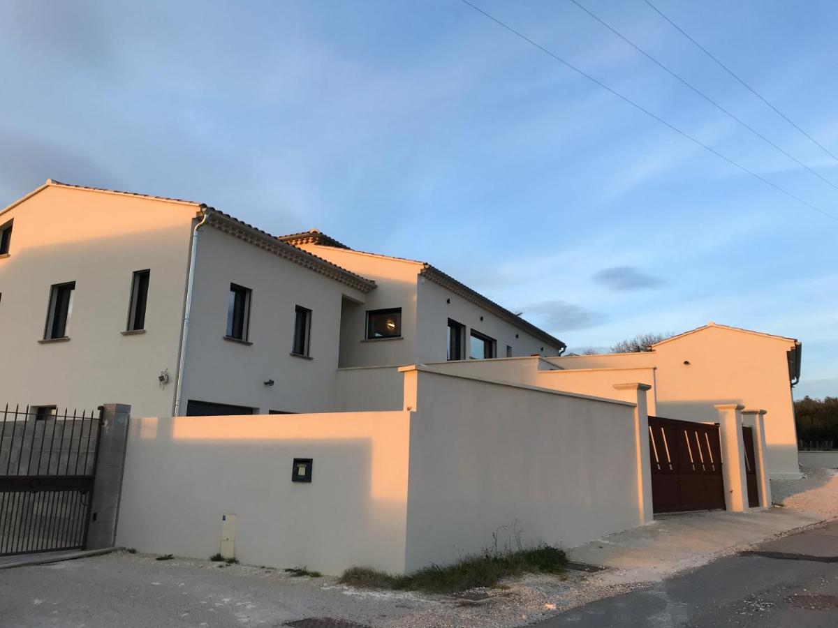 villa contemporaine - Piscine et vue panoramique au coeur des vignes de Chateauneuf du Pape - Housity