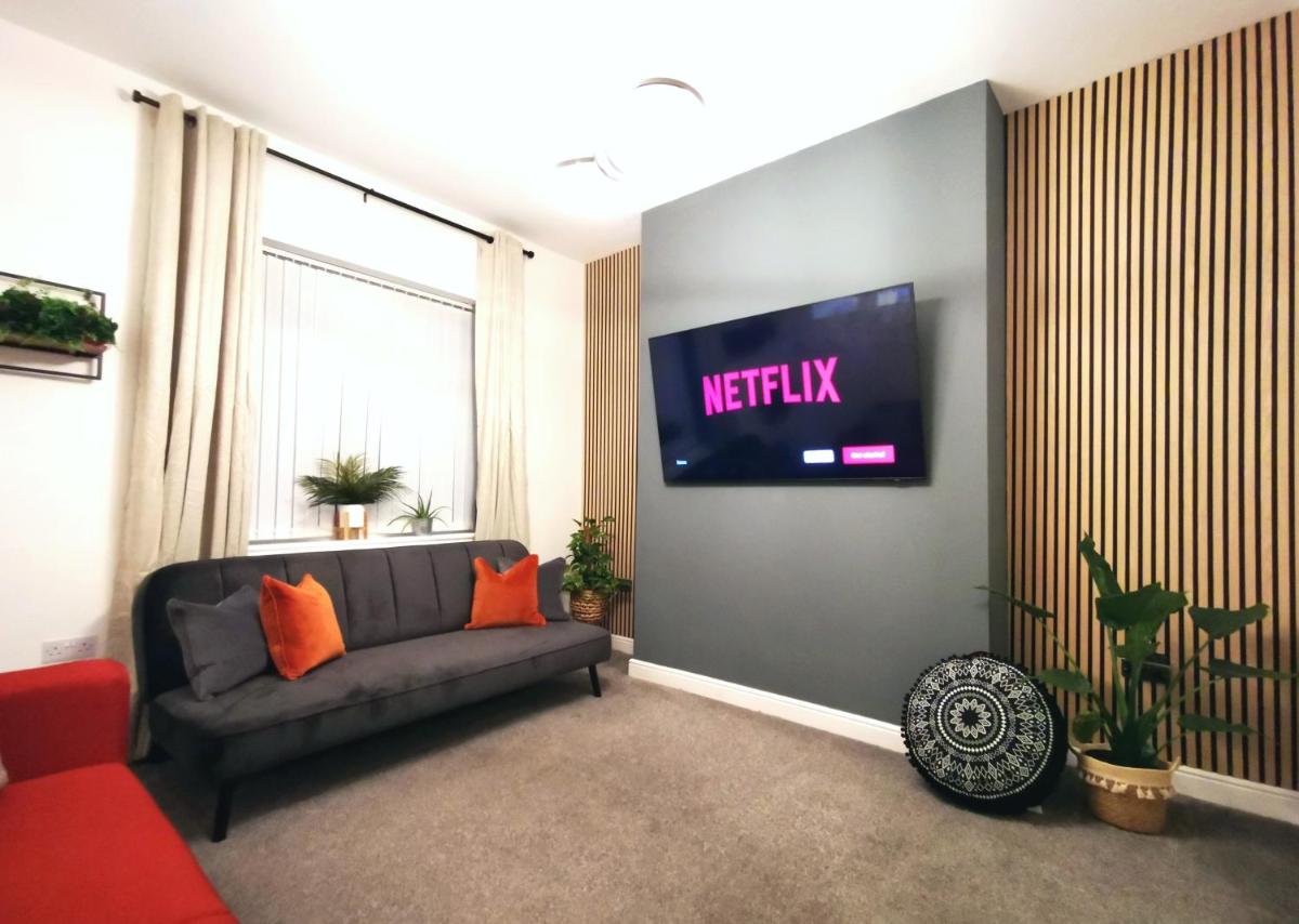 The Mellor - Holiday Home 15 Mins to Central Manchester With Free Parking - Housity