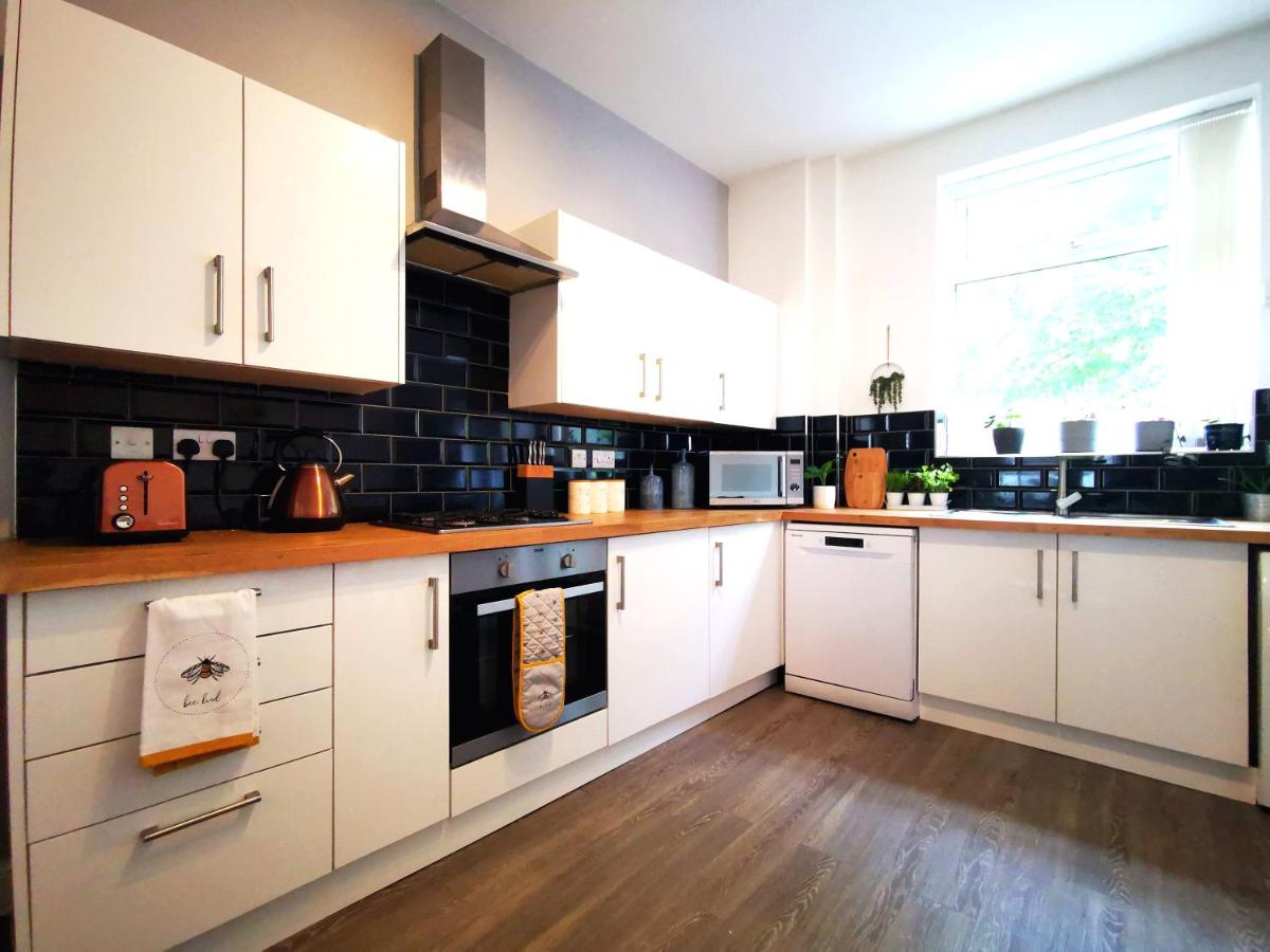 The Mellor - Holiday Home 15 Mins to Central Manchester With Free Parking - Housity