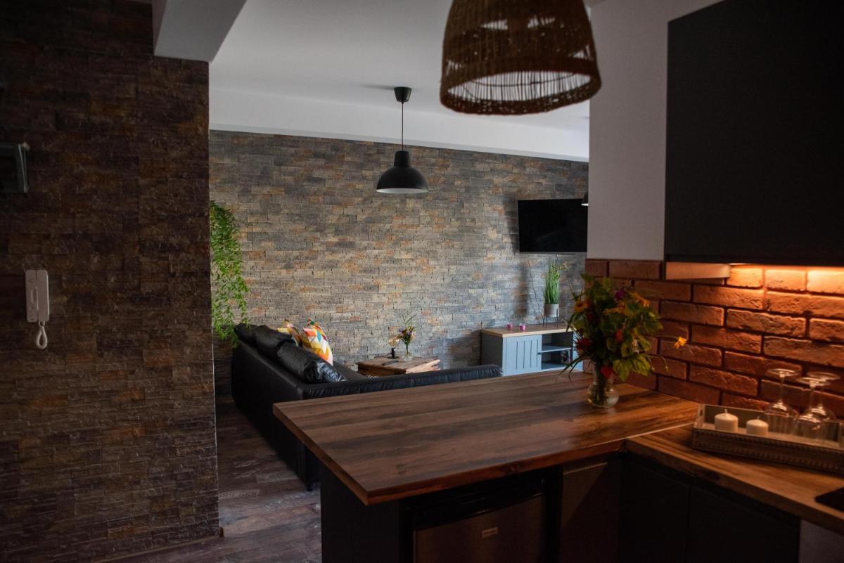 Róża Wiatrów 2 - Housity
