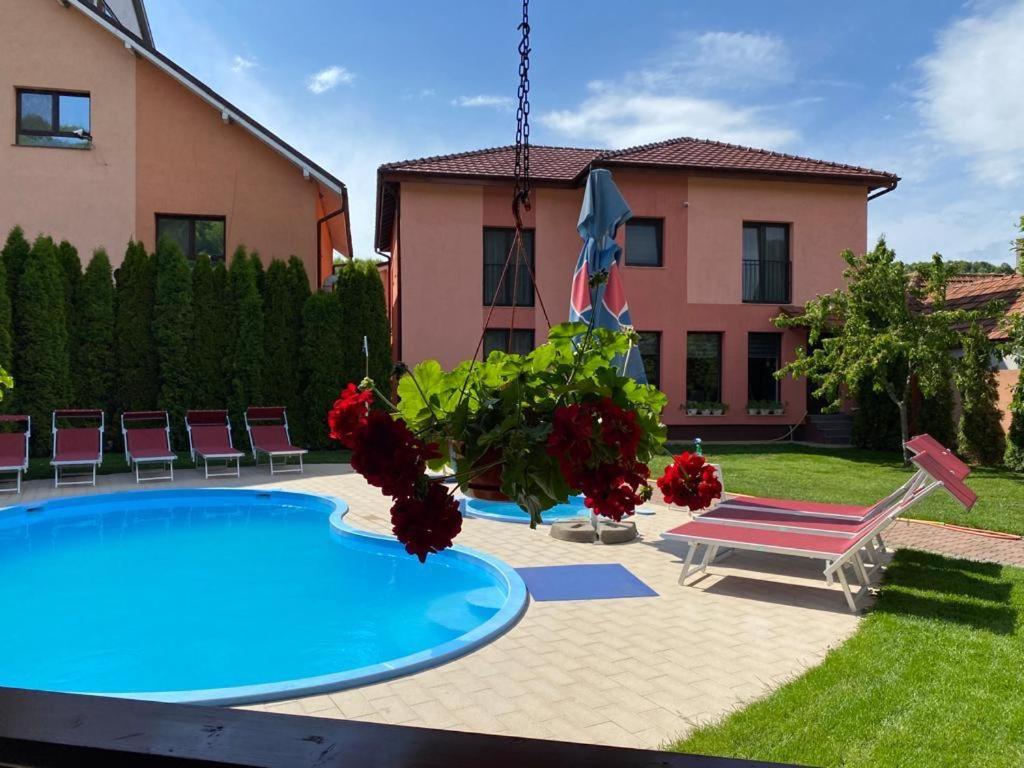 Pensiunea Roua Muntilor - Housity