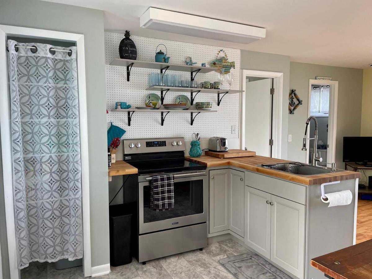 Cozy LAKE ONTARIO WATERFRONT Breathtaking Views! - Housity
