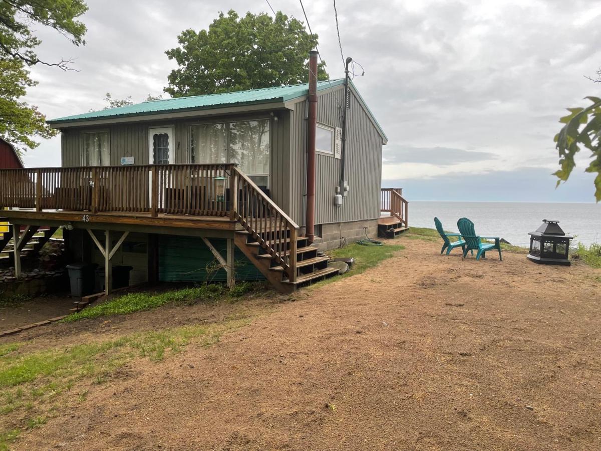 Cozy LAKE ONTARIO WATERFRONT Breathtaking Views! - Housity