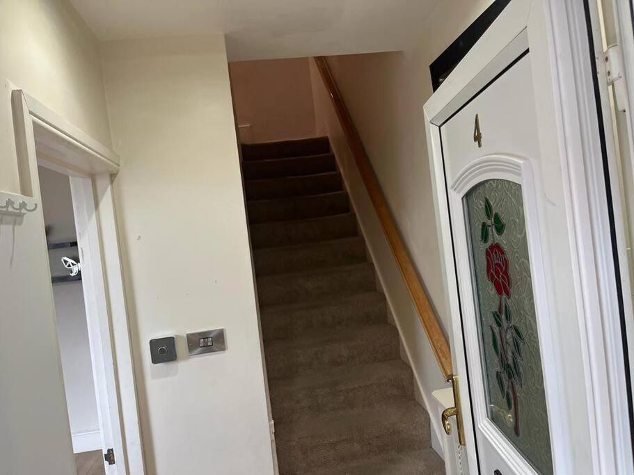 Fabulous 3 bedroom house , sleeps up to 5-7 guest. - Housity