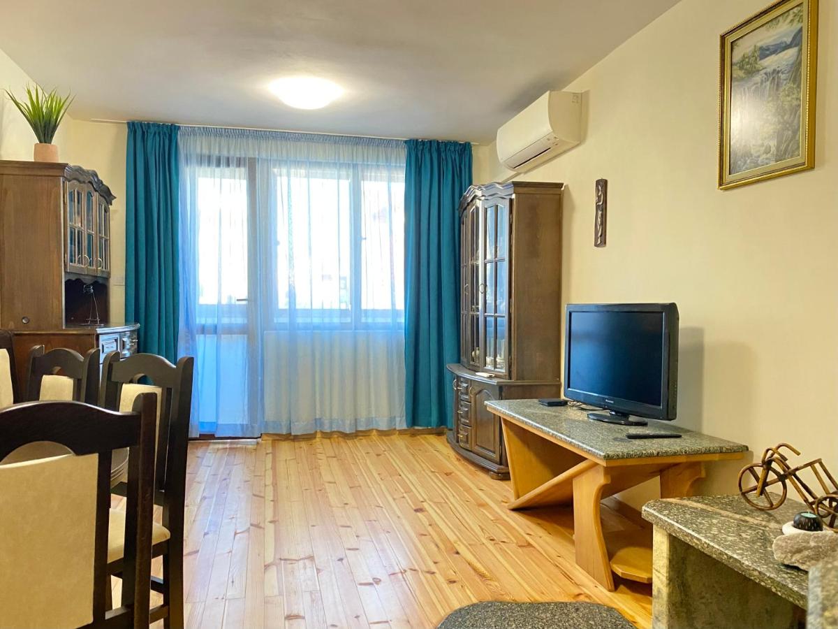 Lovely 2 Bedroom Apartment for 6 Guest in Burgas - Housity