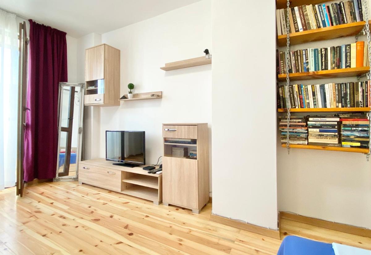 Lovely 2 Bedroom Apartment for 6 Guest in Burgas - Housity