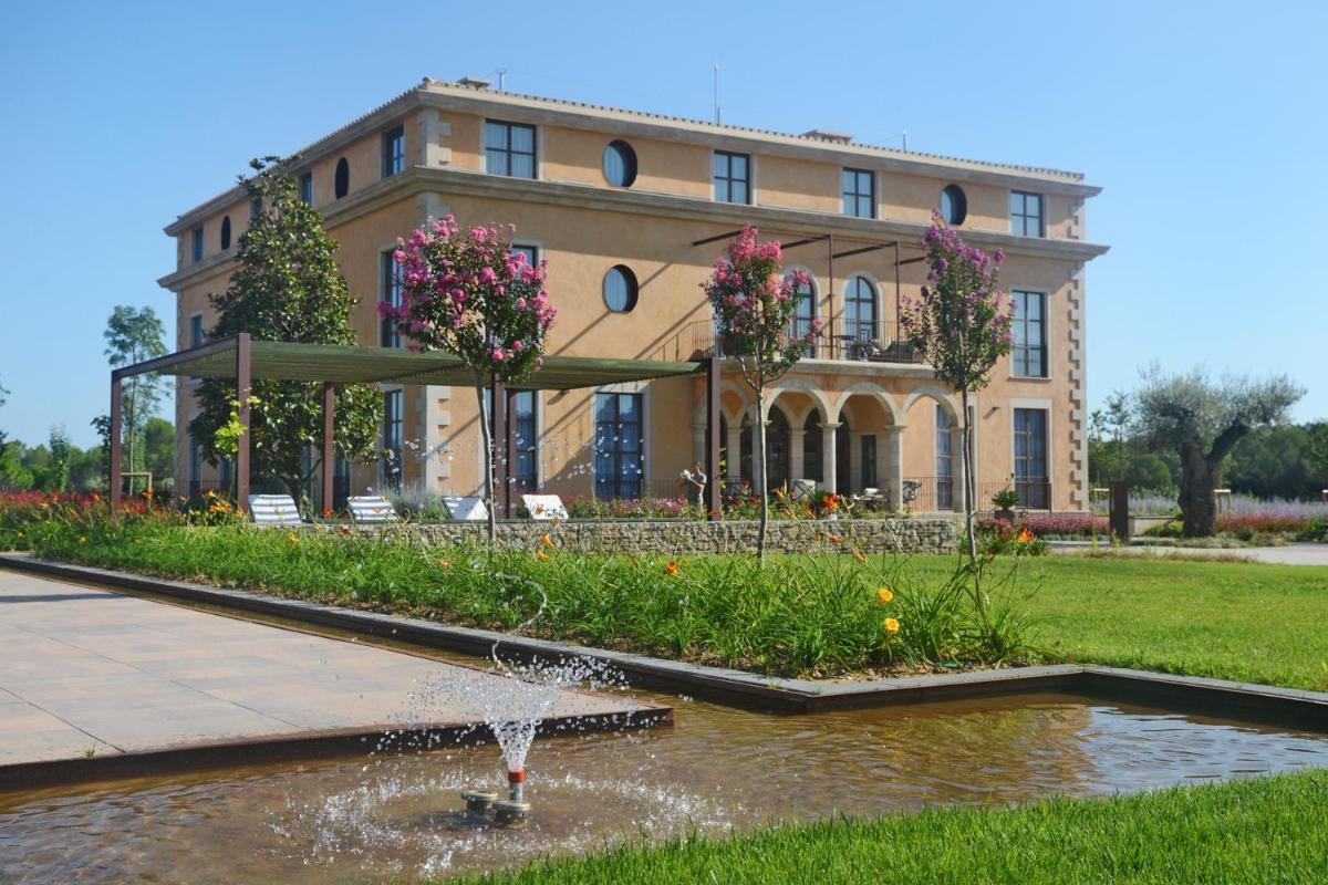 Jardín al aire libre en Casa Anamaria Hotel