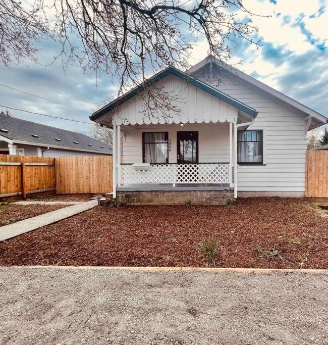 Cute and Cozy 2-BR Bungalow near everything! - Housity