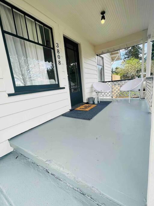 Cute and Cozy 2-BR Bungalow near everything! - Housity