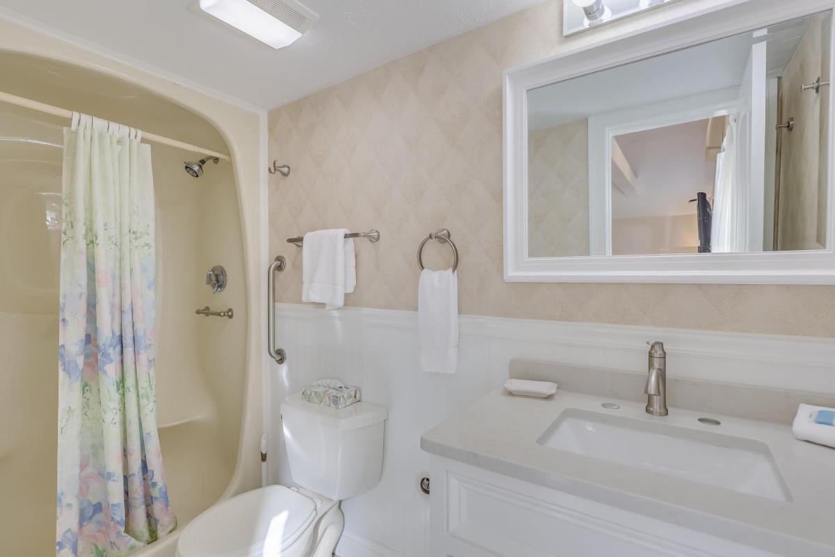 Falmouth Heights Motor Lodge - Housity