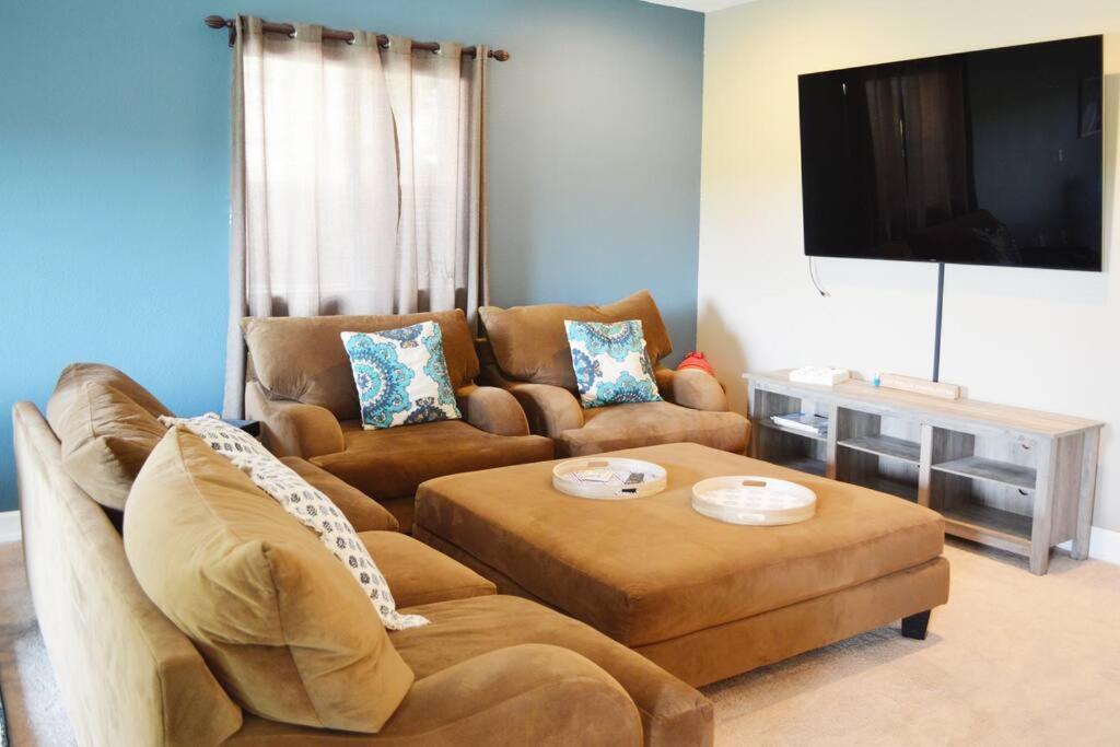 Pet Friendly Home with MTN Views Close to All - Housity