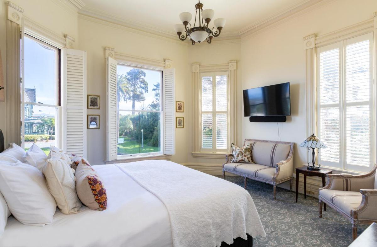 Pinc Lady Mansion - Housity