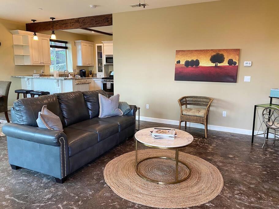 Z Ranch-Modern Country Luxury with Stunning Views - Housity