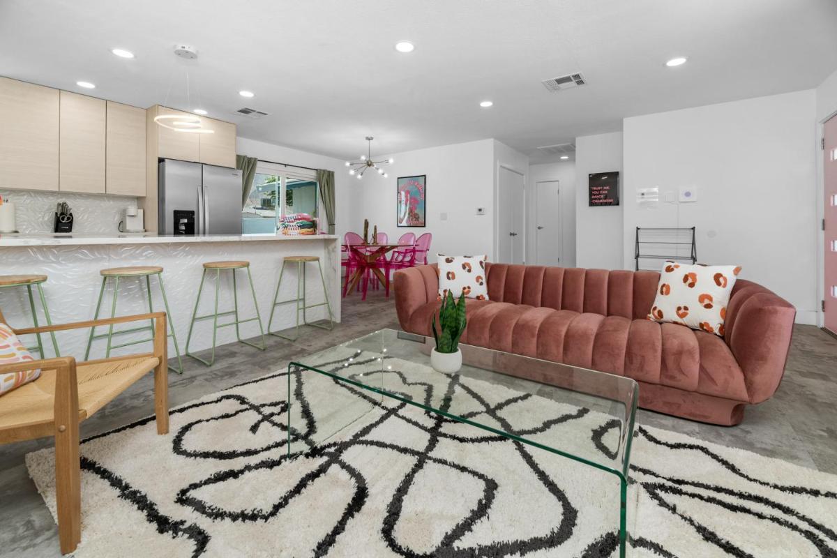 Mountain View Pink Paradise by Rather Be Properties - Housity