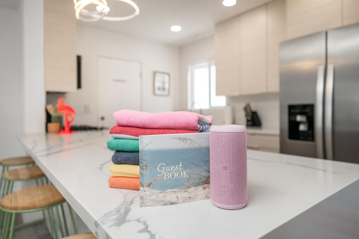 Mountain View Pink Paradise by Rather Be Properties - Housity