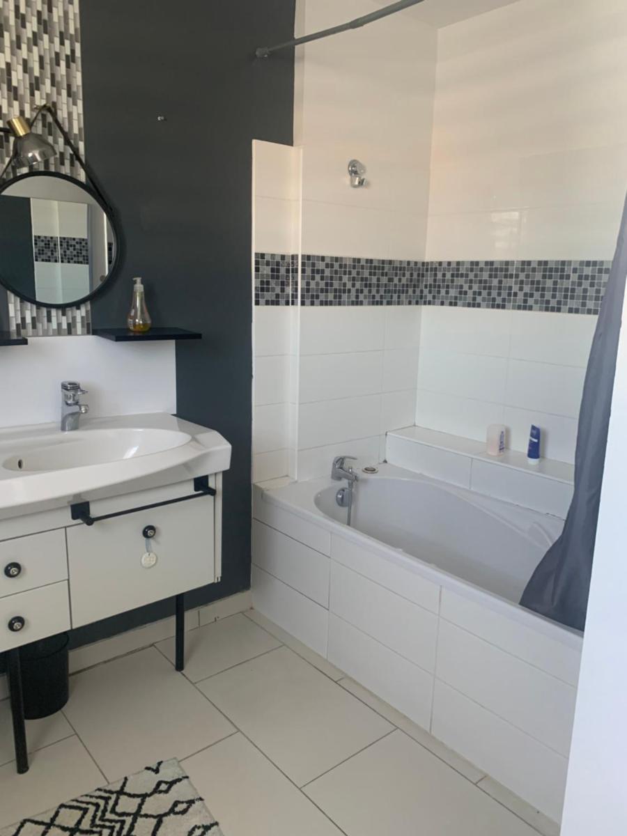 Magnifique maison avec piscine, spa, billard.. - Housity