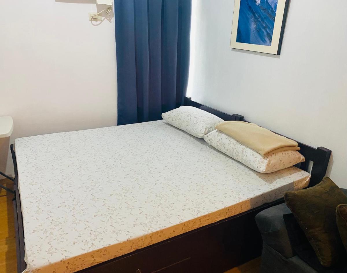 Budget Studio APT for Transients with Pool Access - Housity