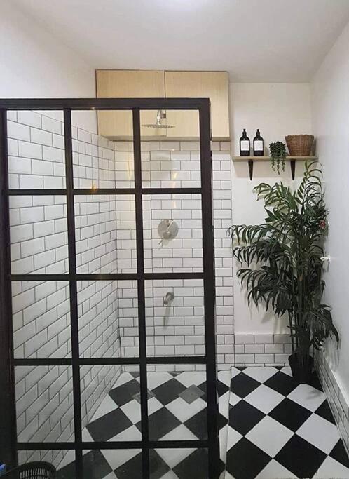 NEW Luxury Suite with pool and Netflix near Airport - Housity
