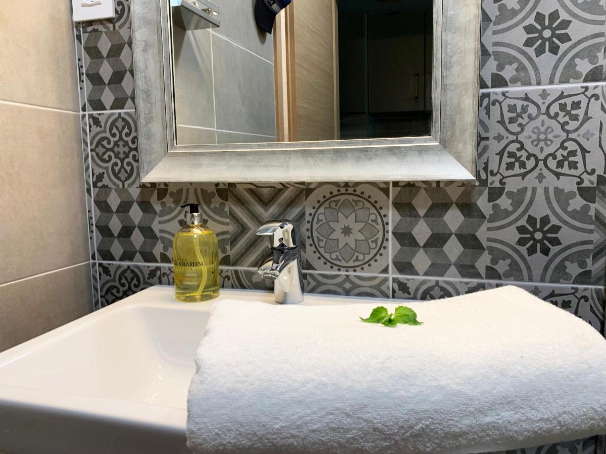 Suitetrails - A chic lakeside dig - Alexandra Apartment Fonyod