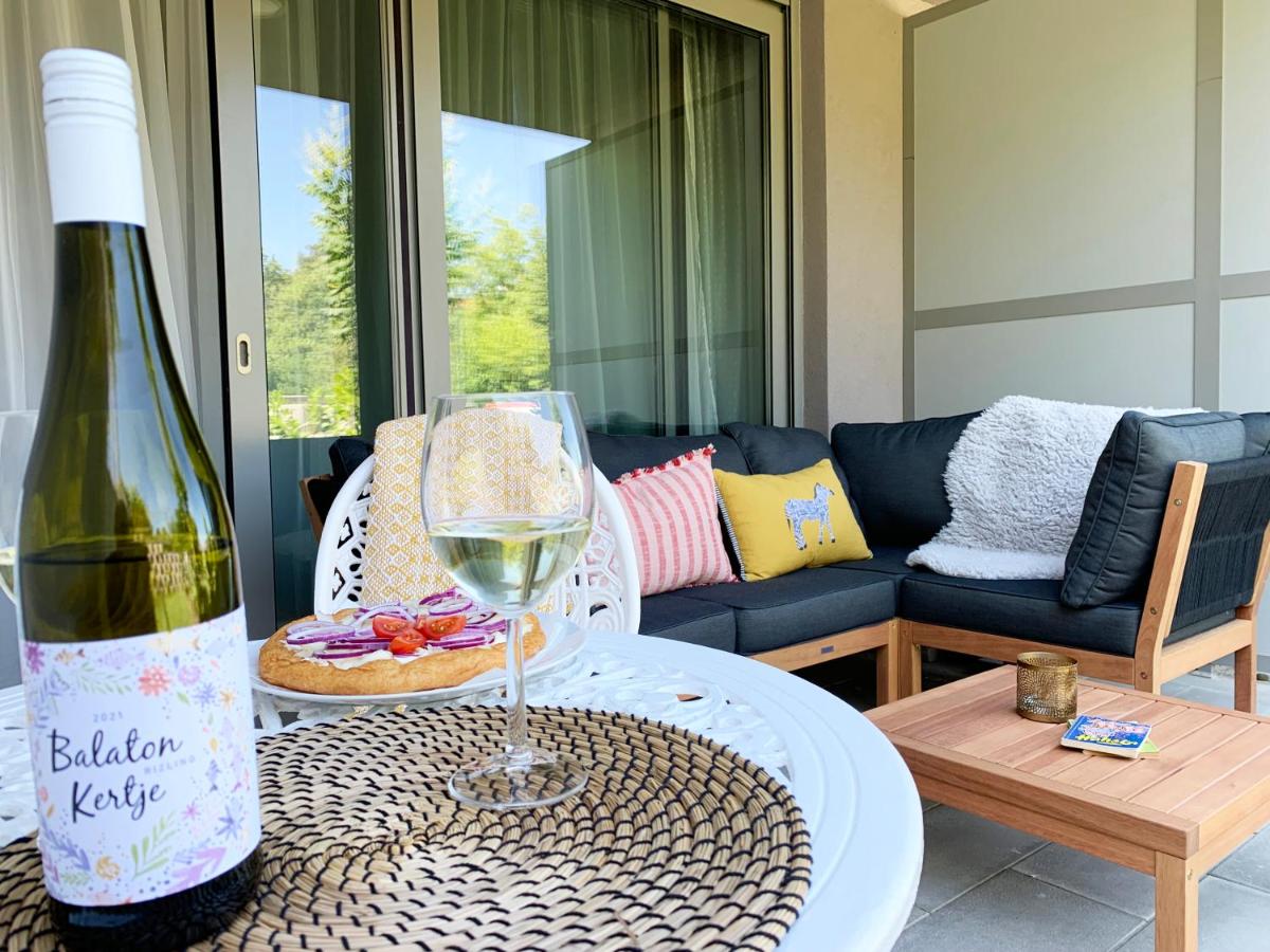 Suitetrails - A chic lakeside dig - Alexandra Apartment Fonyod