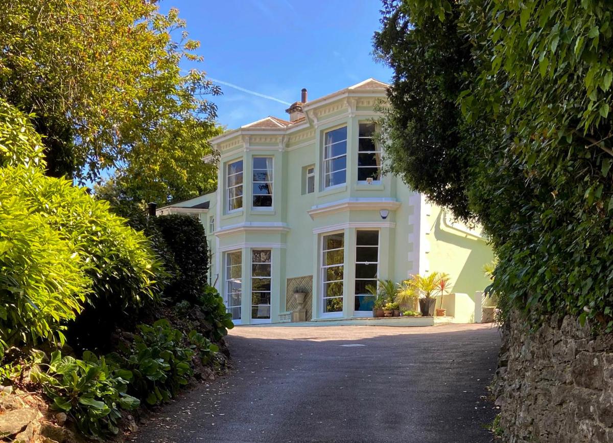Meadfoot Bay - Housity