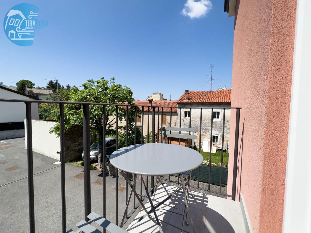 Basovizza 3 Angelica Tirabora Short Rent - Housity