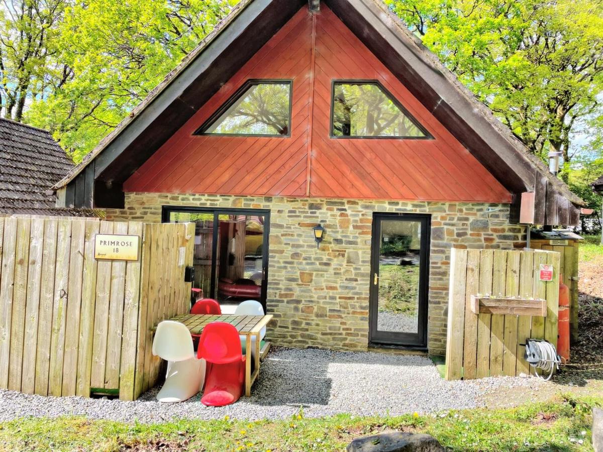 Primrose 18 Hot Tub-Tenby - Housity