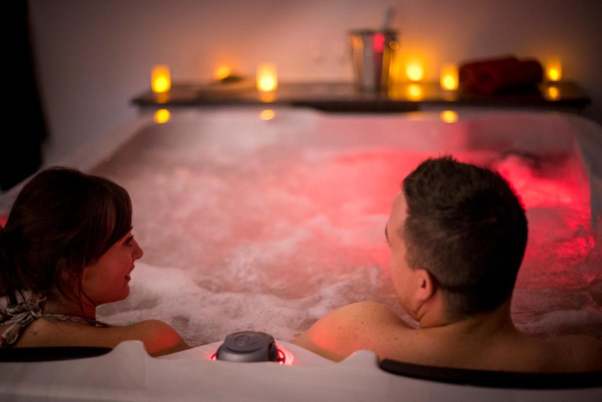Loft avec jacuzzi privatif entre Lyon et Grenoble - Housity