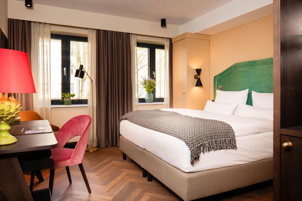 Ein Bett oder Betten in einem Zimmer der Unterkunft Das James