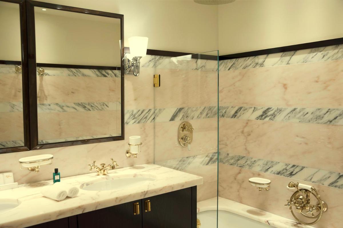 Salle de bains dans l'établissement Hotel la Ponche