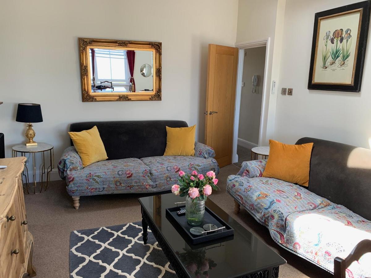 Fort Crescent - Housity