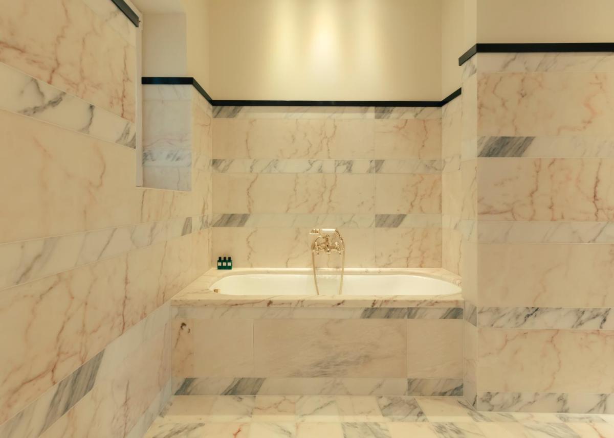 Salle de bains dans l'établissement Hotel la Ponche