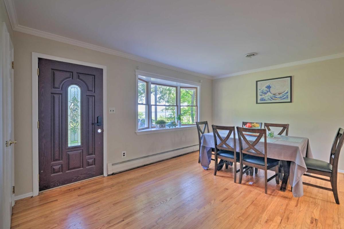 Coastal Edgewater Home with Private Hot Tub! - Housity