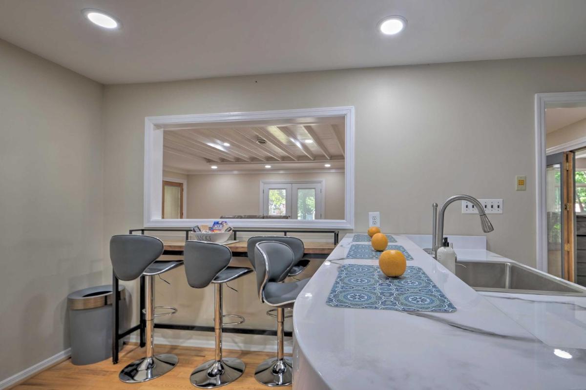 Coastal Edgewater Home with Private Hot Tub! - Housity