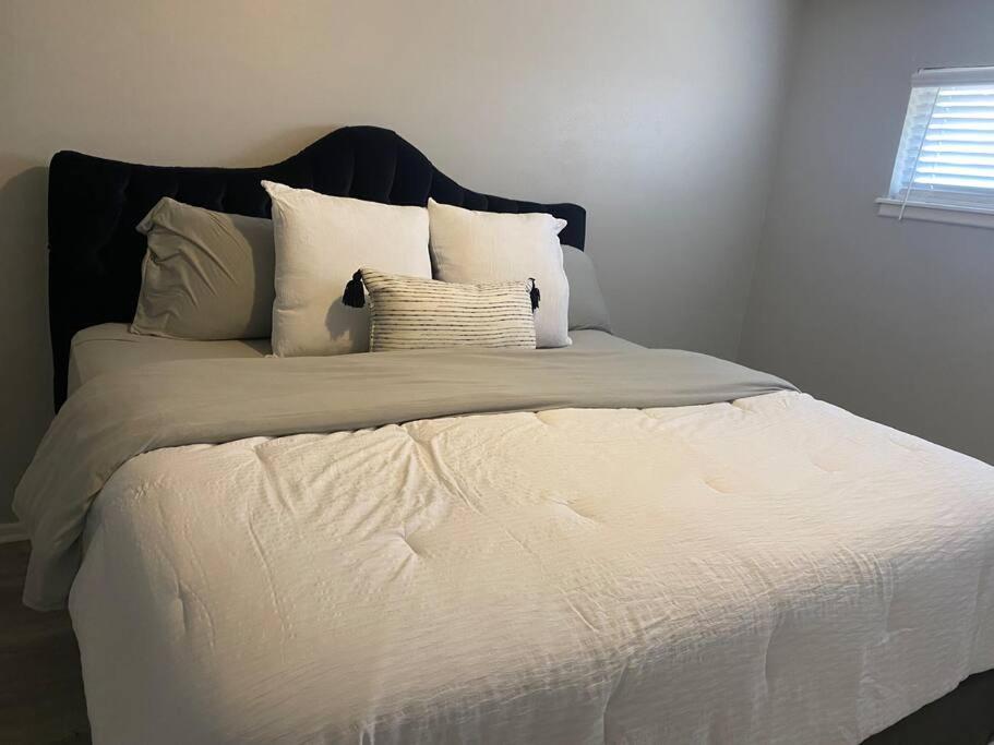 Enjoy 4bd Central home, great for Palo Duró Canyon - Housity