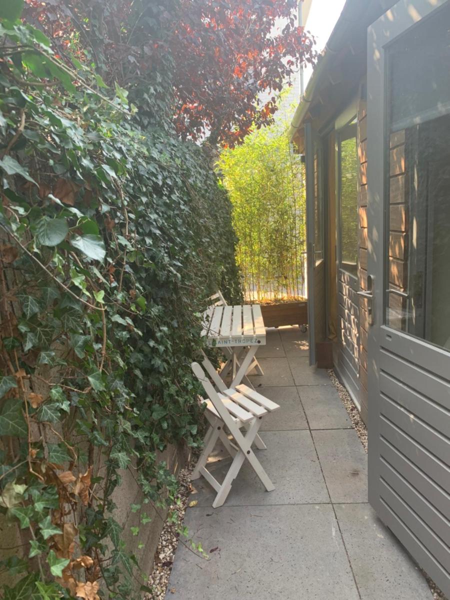 Tinyhouse Scheveningen beach FREE gated parking - Housity