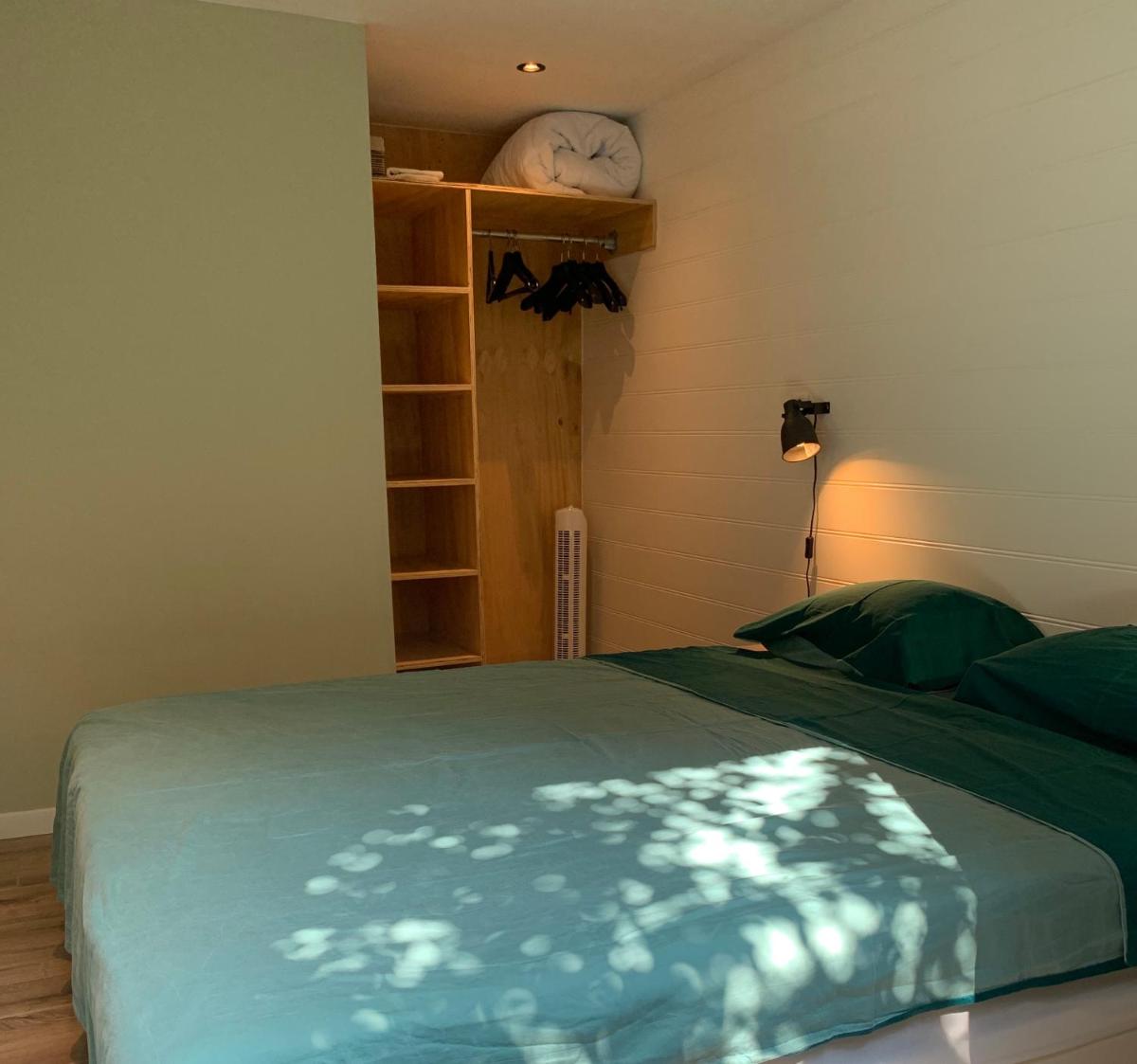 Tinyhouse Scheveningen beach FREE gated parking - Housity
