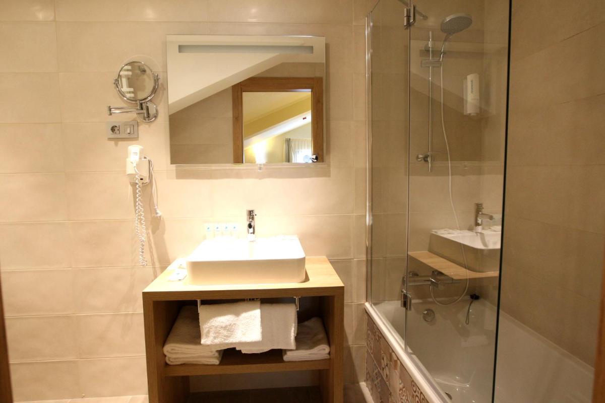Un baño de Hotel & Spa Real Villa Anayet