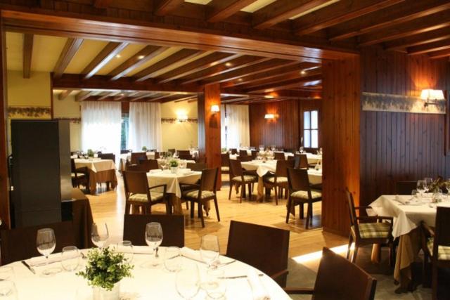 Un restaurante o sitio para comer en Hotel & Spa Real Villa Anayet