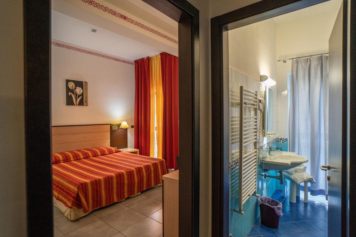Hotel Insteia - Housity