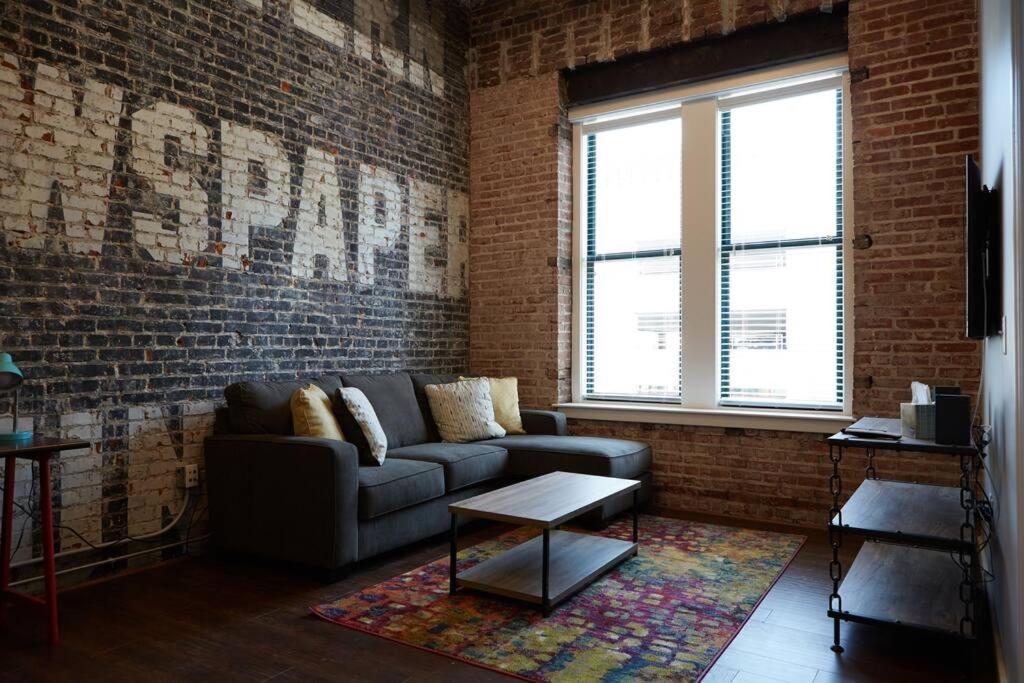 Quality Hill 1BR Loft in Historic Building - Housity