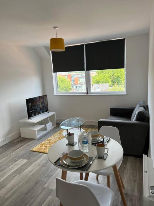 #0602 One Bedroom Serviced Apartment-Free Parking - Housity