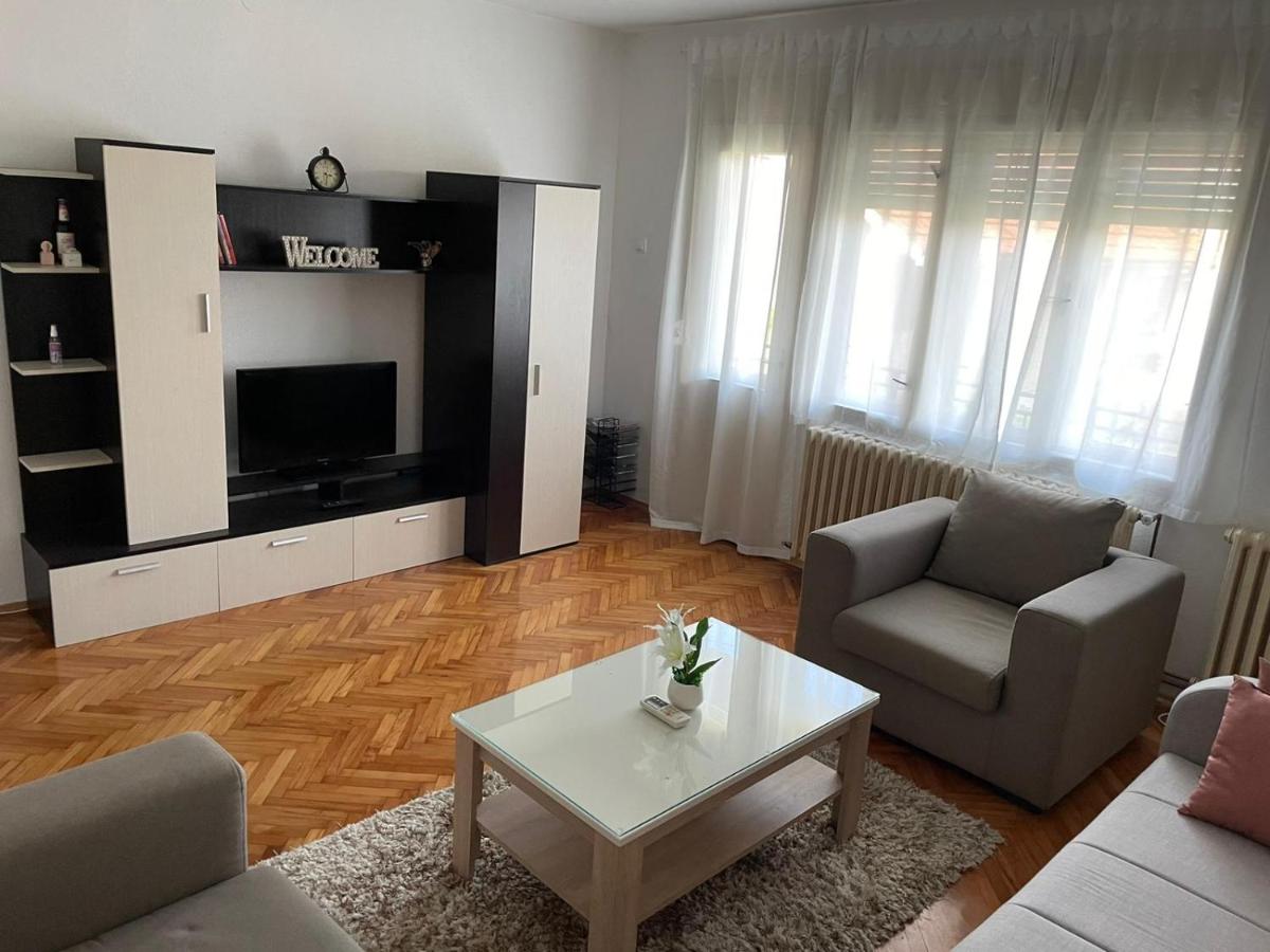 Peaceful and spacious apartment with free parking - Housity