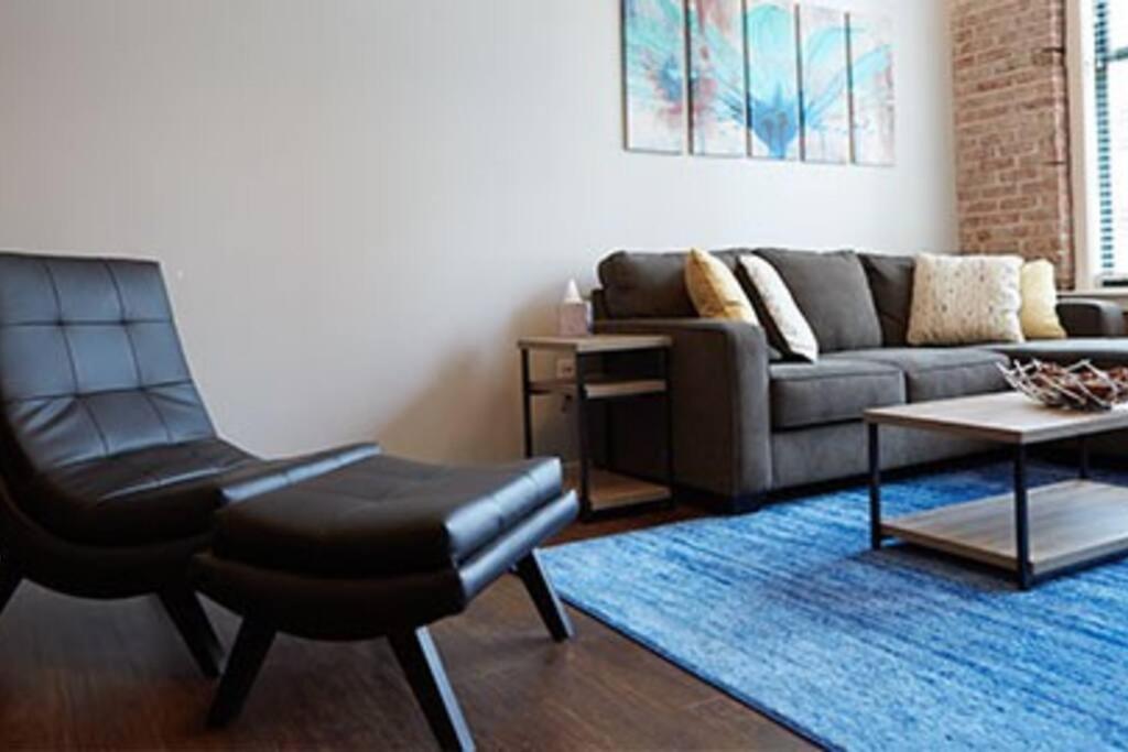 2BR 2BA Loft In Historic Downtown KC - Housity