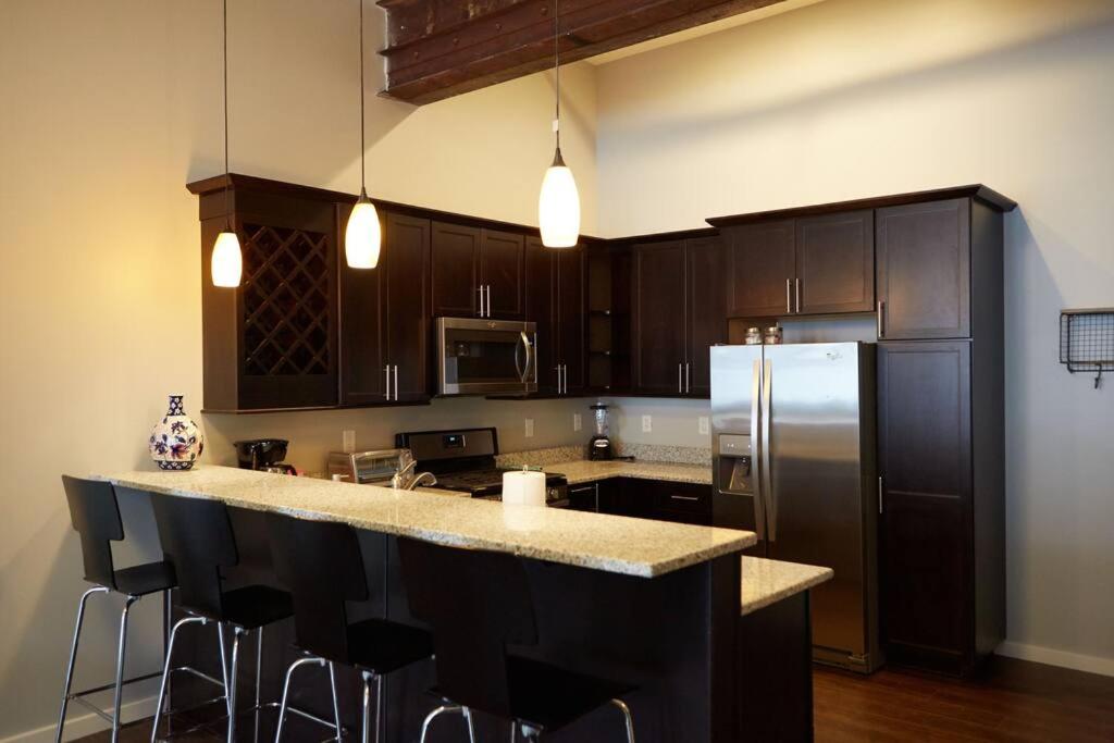 2BR 2BA Loft In Historic Downtown KC - Housity