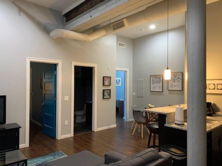 #2BR-1BA Loft Downtown KC in Historic Building - Housity